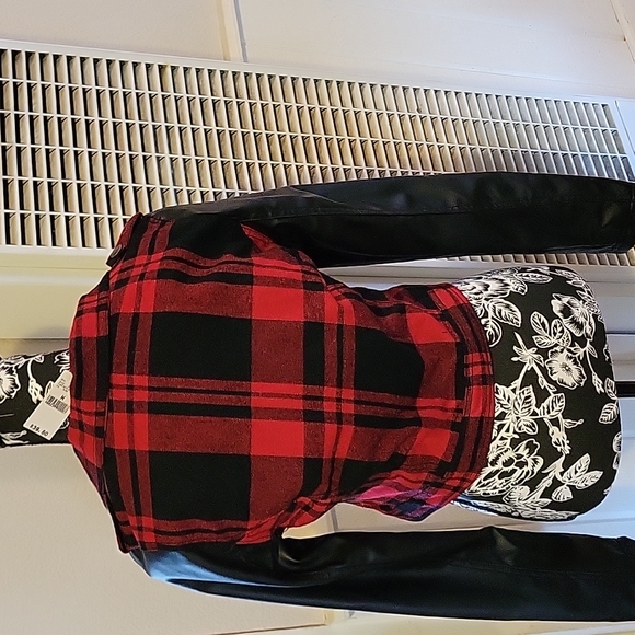 Faux Leather Jacket Cropped - Picture 3 of 4